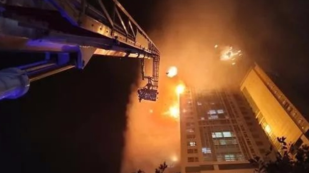 消防知識 丨 全樓在燃燒！33層建筑深夜起火，高層火災(zāi)到底該如何逃生？
