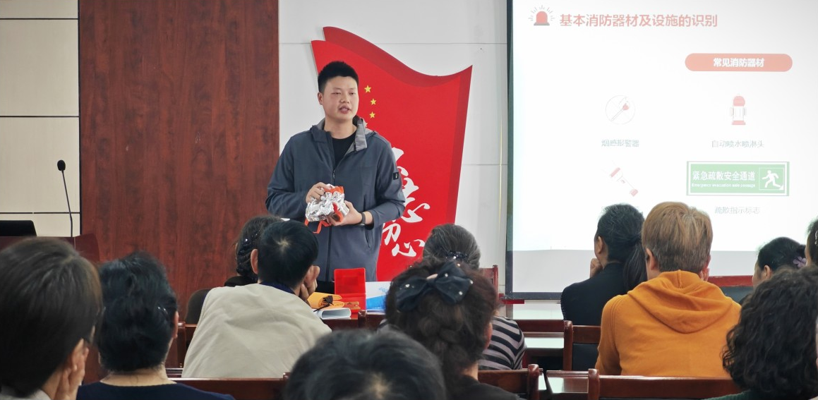 依愛消防重陽進(jìn)社區(qū)，金秋慰問情暖夕陽紅